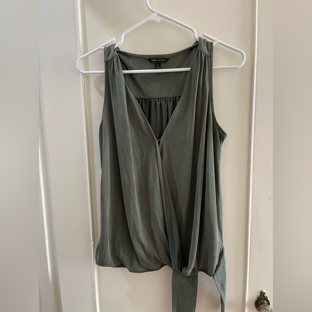 Banana republic elegant vneck blouse